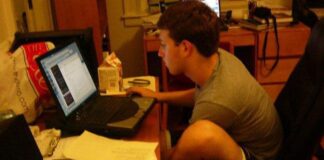 Facebook: d’une chambre d’étudiant à Harvard au sommet du monde